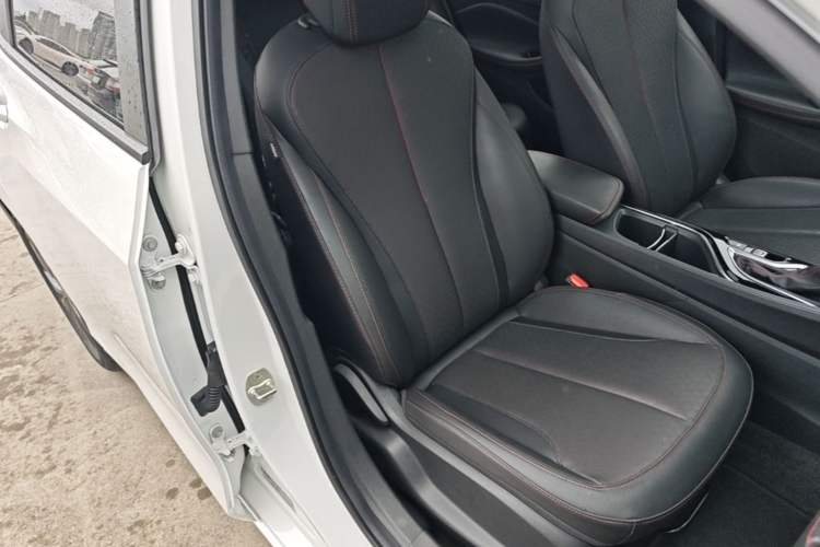 Used Buick Verano 2023 Pro GS Hunter Wind Edition Right Front Seat