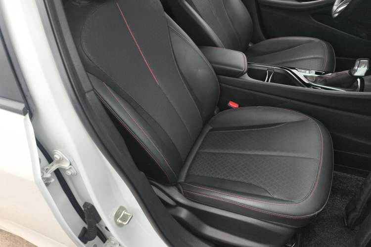 Used Buick Verano 2023 Pro GS Hunter Wind Edition Right Front Seat