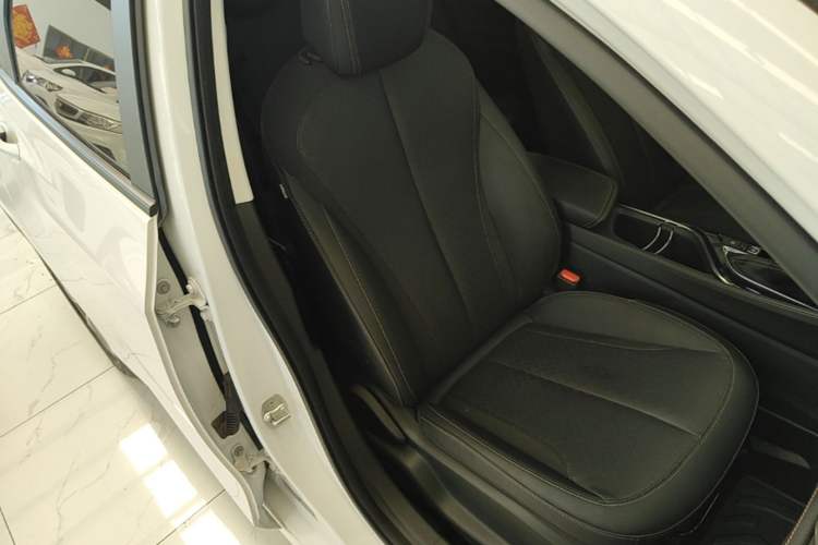 Used Buick Verano 2023 Pro Enjoyment Edition Right Front Seat