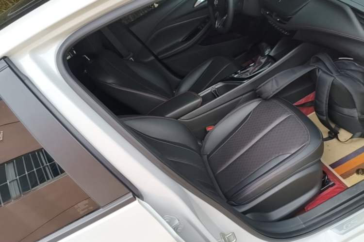 Used Buick Verano 2023 Pro GS Hunter Wind Edition Right Front Seat