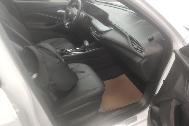 Used Buick Verano 2023 Pro GS Hunter Wind Edition Right Front Seat