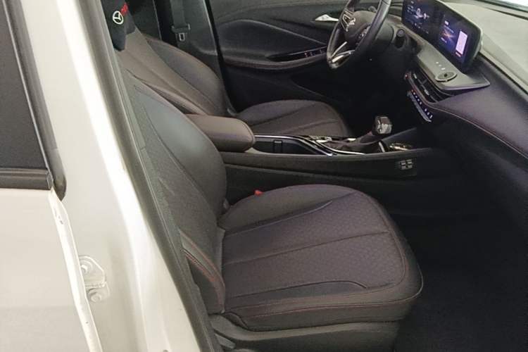Used Buick Verano 2023 Pro GS Hunter Wind Edition Right Front Seat