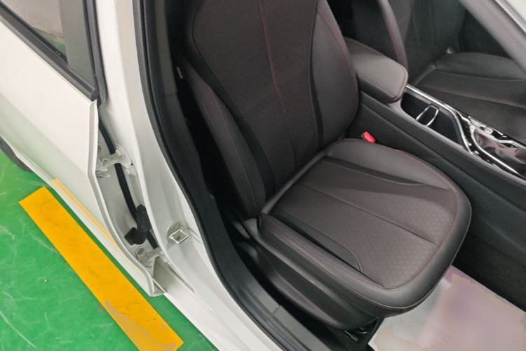 Used Buick Verano 2023 Pro GS Hunter Wind Edition Right Front Seat