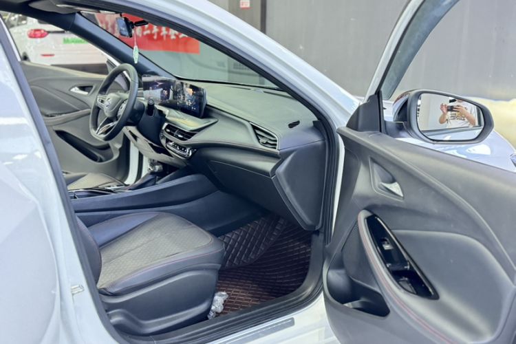 Used Buick Verano 2023 Pro GS Hunter Wind Edition Right Front Seat