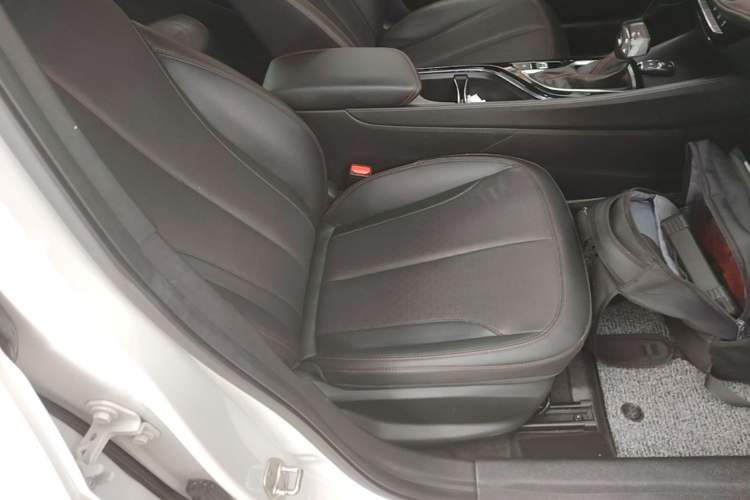 Used Buick Verano 2023 Pro GS Hunter Wind Edition Right Front Seat