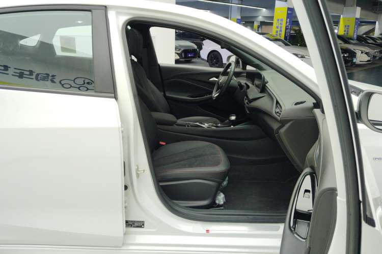 Used Buick Verano 2023 Pro GS Swift Edition Right Front Seat