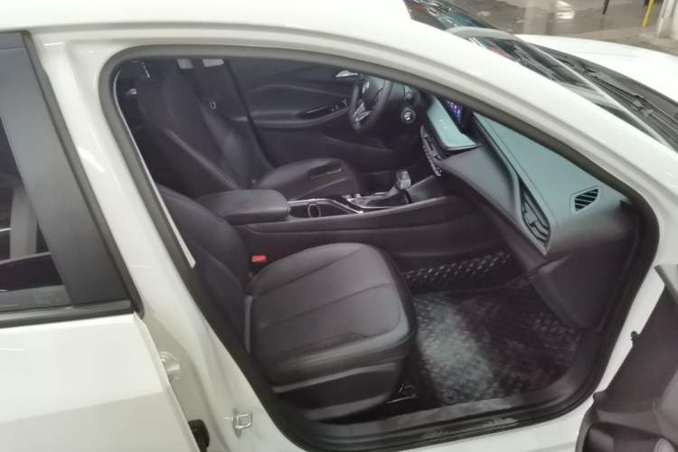 Used Buick Verano 2023 Pro Enjoyment Edition Right Front Seat