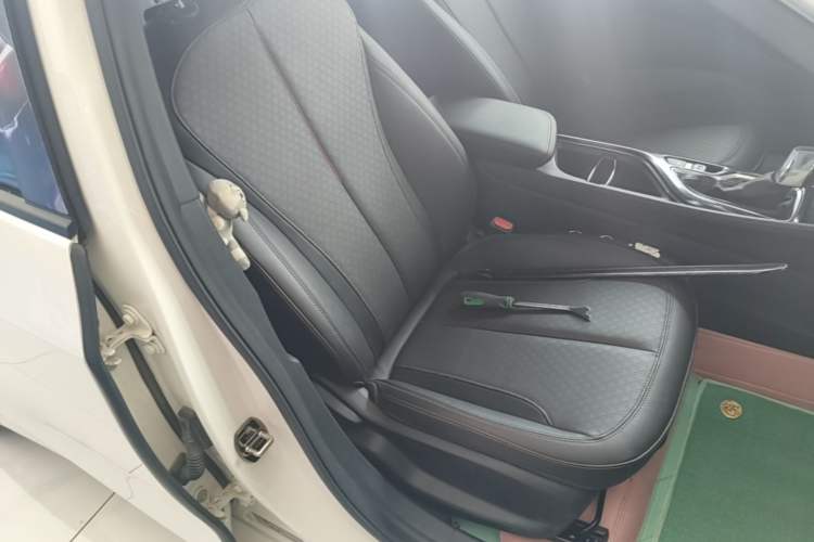 Used Buick Verano 2023 Pro GS Hunter Wind Edition Right Front Seat