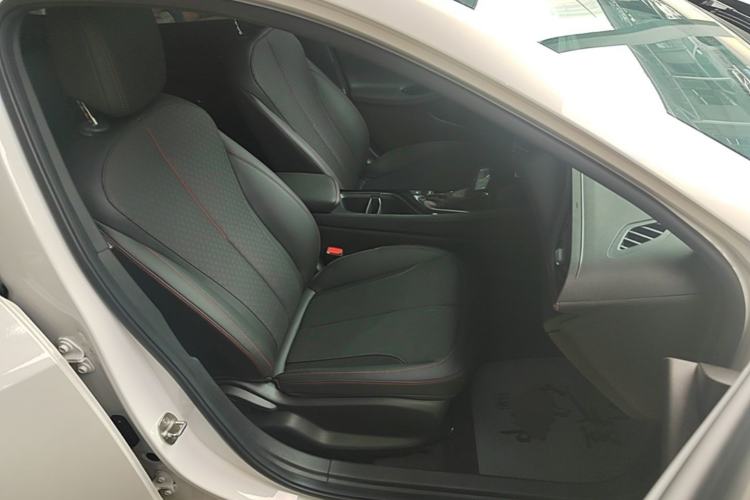 Used Buick Verano 2023 Pro GS Hunter Wind Edition Right Front Seat