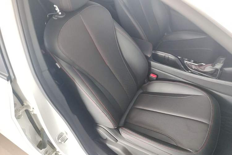 Used Buick Verano 2023 Pro GS Hunter Wind Edition Right Front Seat