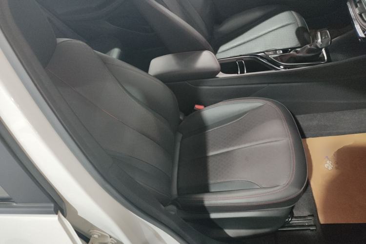 Used Buick Verano 2023 Pro GS Hunter Wind Edition Right Front Seat