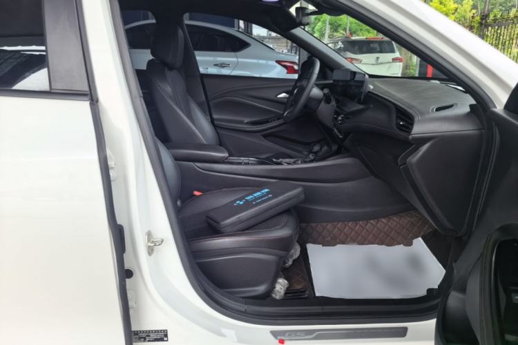 Used Buick Verano 2023 Pro GS Hunter Wind Edition Right Front Seat
