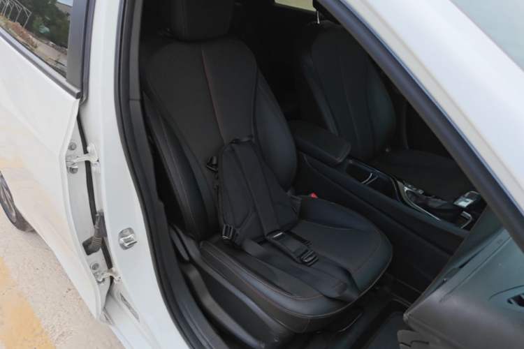 Used Buick Verano 2023 Pro GS Hunter Wind Edition Right Front Seat