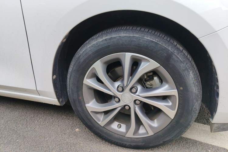 Used Buick Verano 2023 Pro Enjoyment Edition Right Front Wheel Hub