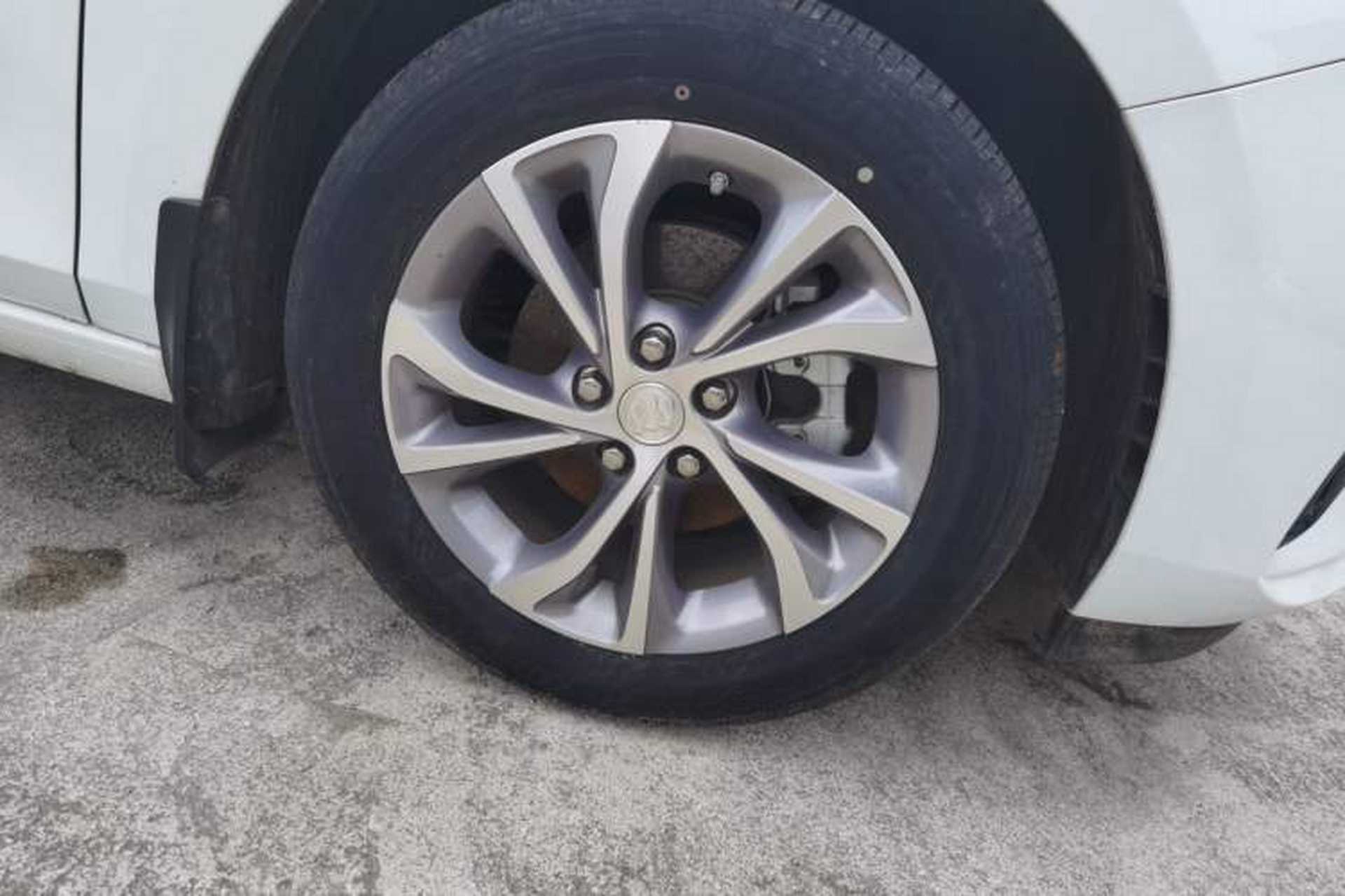 Used Buick Verano 2023 Pro Enjoyment Edition Right Front Wheel Hub