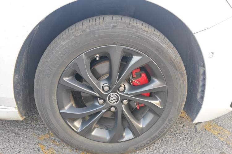 Used Buick Verano 2023 Pro GS Swift Edition Right Front Wheel Hub