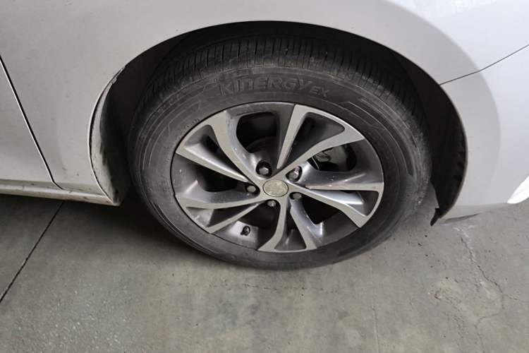 Used Buick Verano 2023 Pro Enjoyment Edition Right Front Wheel Hub