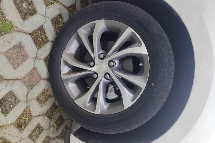 Used Buick Verano 2023 Pro Enjoyment Edition Right Front Wheel Hub