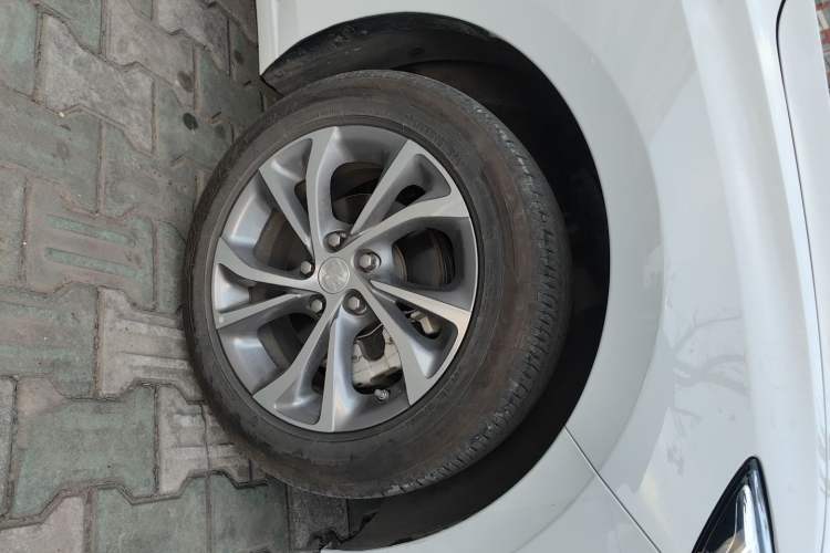 Used Buick Verano 2023 Pro Enjoyment Edition Right Front Wheel Hub