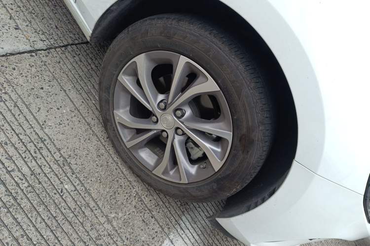 Used Buick Verano 2023 Pro Enjoyment Edition Right Front Wheel Hub
