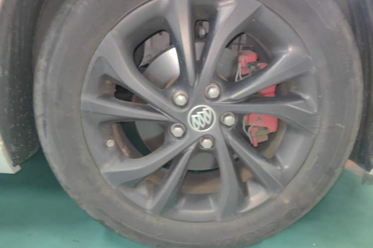 Used Buick Verano 2023 Pro GS Swift Edition Right Front Wheel Hub