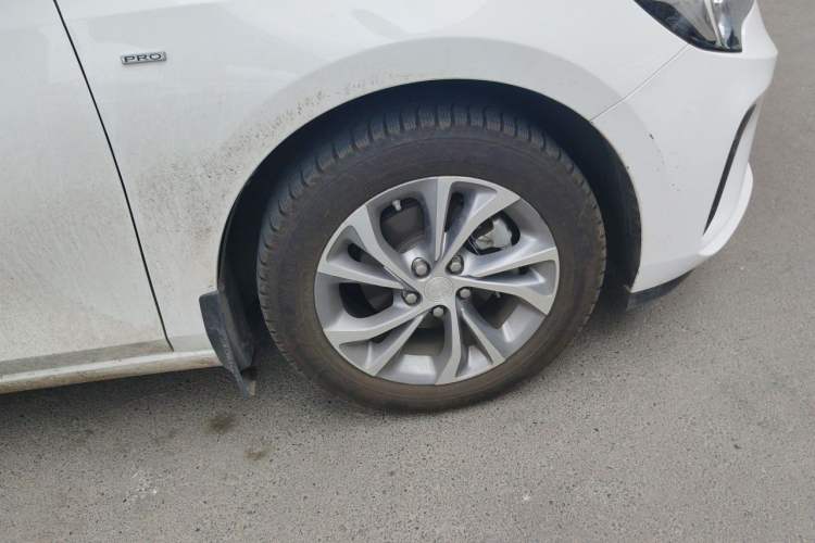 Used Buick Verano 2023 Pro Enjoyment Edition Right Front Wheel Hub