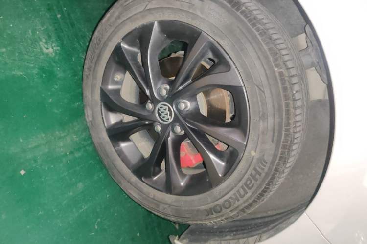 Used Buick Verano 2023 Pro GS Hunter Wind Edition Right Front Wheel Hub