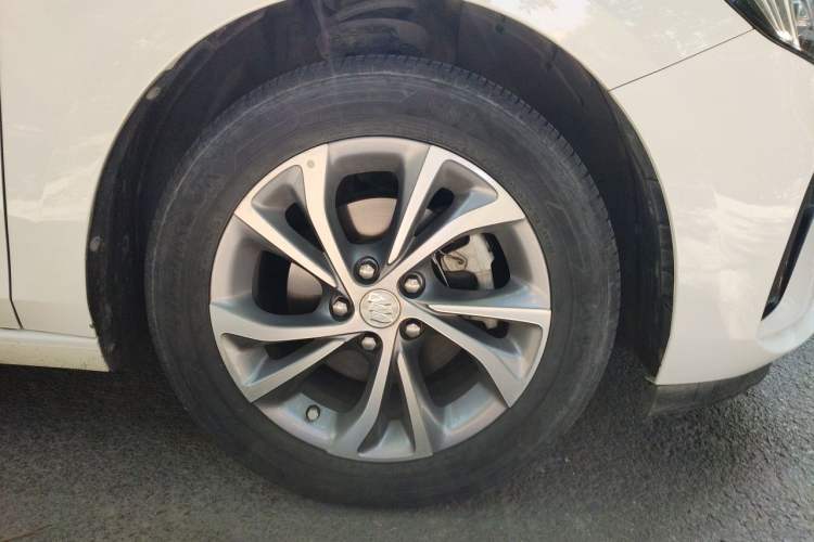 Used Buick Verano 2023 Pro Enjoyment Edition Right Front Wheel Hub