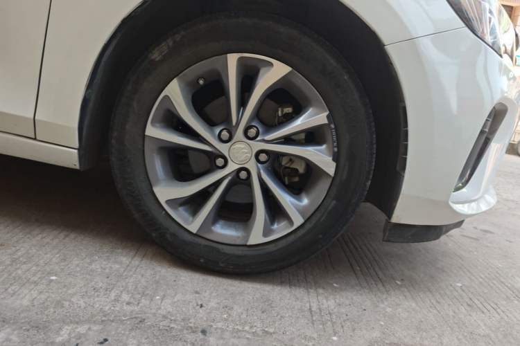Used Buick Verano 2023 Pro Enjoyment Edition Right Front Wheel Hub