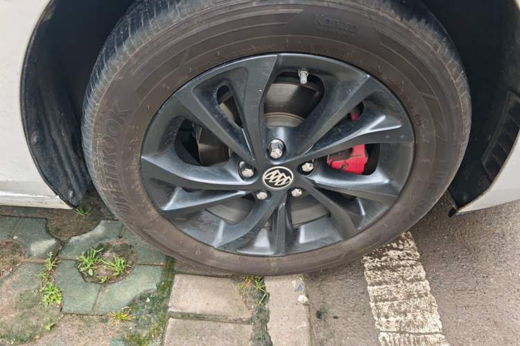 Used Buick Verano 2023 Pro GS Hunter Wind Edition Right Front Wheel Hub