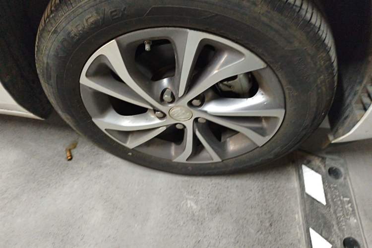 Used Buick Verano 2023 Pro Enjoyment Edition Right Front Wheel Hub