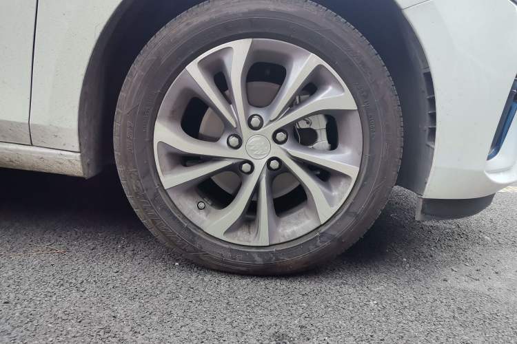 Used Buick Verano 2023 Pro Enjoyment Edition Right Front Wheel Hub