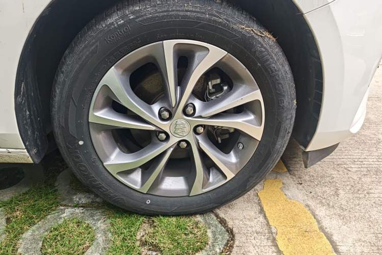 Used Buick Verano 2023 Pro Enjoyment Edition Right Front Wheel Hub