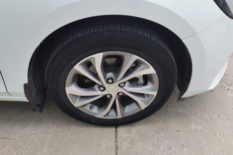 Used Buick Verano 2023 Pro Enjoyment Edition Right Front Wheel Hub