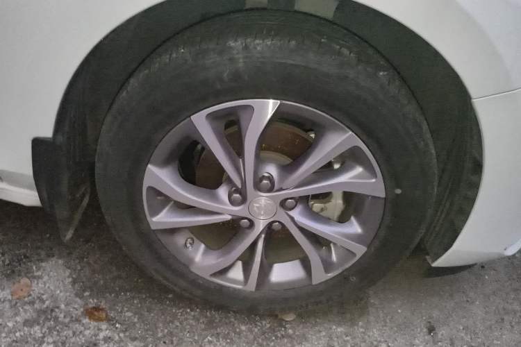 Used Buick Verano 2023 Pro Enjoyment Edition Right Front Wheel Hub