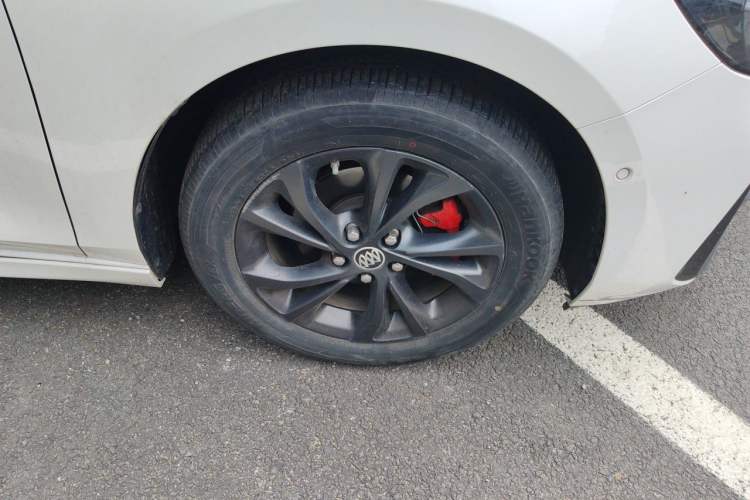 Used Buick Verano 2023 Pro GS Swift Edition Right Front Wheel Hub