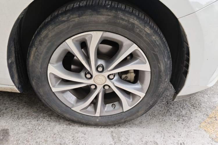 Used Buick Verano 2023 Pro Enjoyment Edition Right Front Wheel Hub