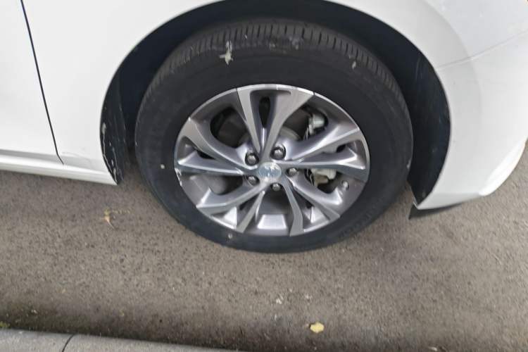 Used Buick Verano 2023 Pro Enjoyment Edition Right Front Wheel Hub