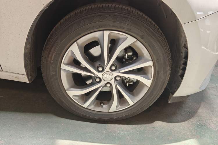 Used Buick Verano 2023 Pro Enjoyment Edition Right Front Wheel Hub
