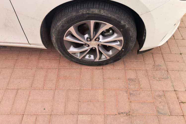 Used Buick Verano 2023 Pro Enjoyment Edition Right Front Wheel Hub