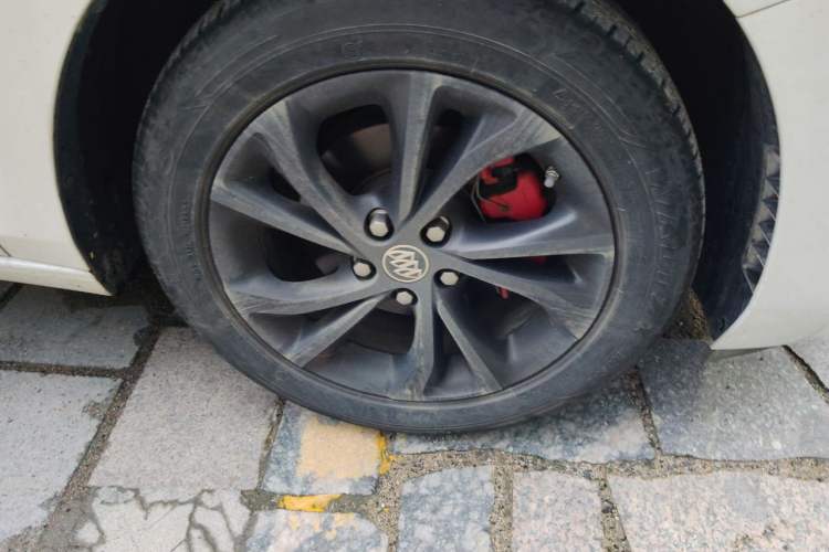 Used Buick Verano 2023 Pro GS Hunter Wind Edition Right Front Wheel Hub