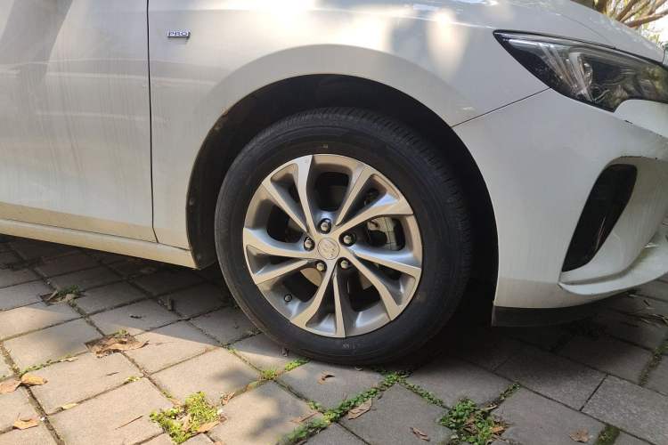 Used Buick Verano 2023 Pro Enjoyment Edition Right Front Wheel Hub