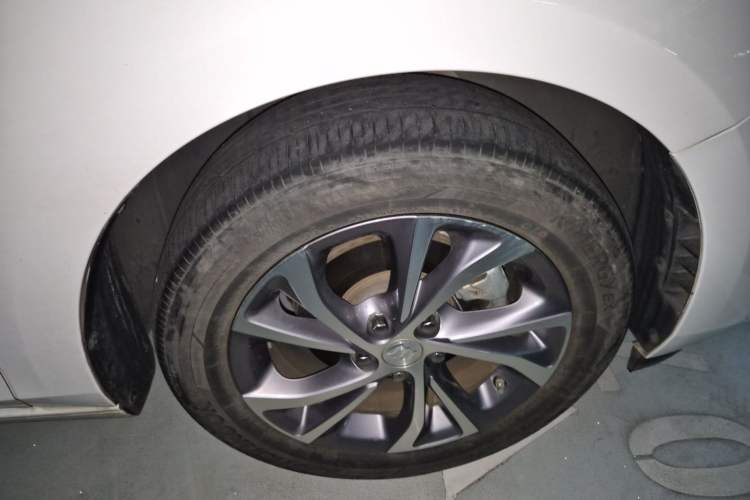 Used Buick Verano 2023 Pro Enjoyment Edition Right Front Wheel Hub