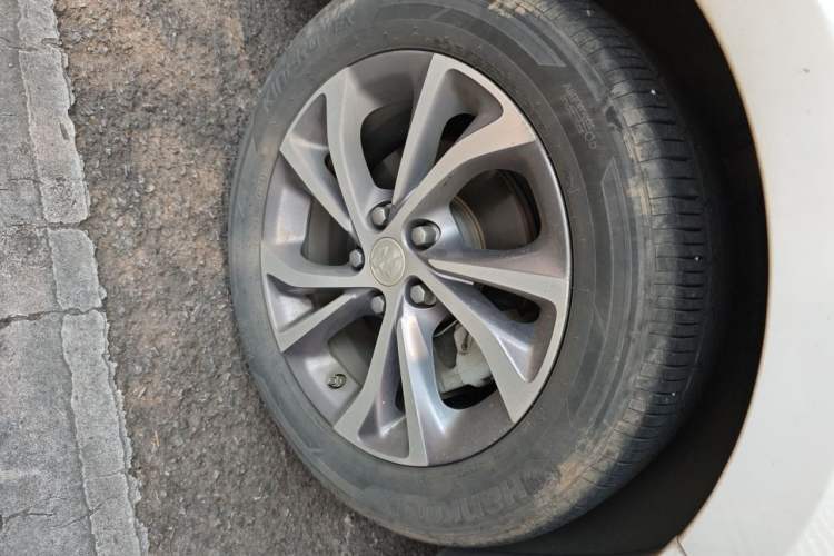 Used Buick Verano 2023 Pro Enjoyment Edition Right Front Wheel Hub
