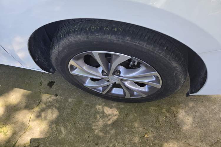 Used Buick Verano 2023 Pro Le Yi Edition Right Front Wheel Hub