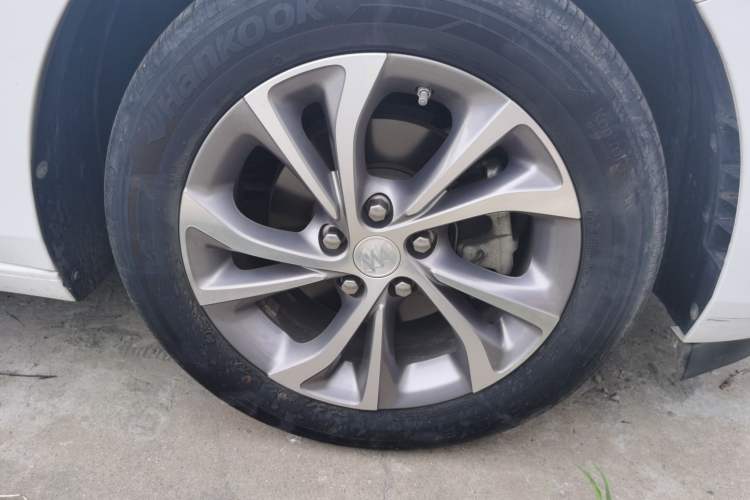 Used Buick Verano 2023 Pro Enjoyment Edition Right Front Wheel Hub
