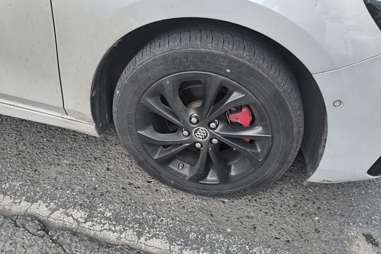 Used Buick Verano 2023 Pro GS Swift Edition Right Front Wheel Hub