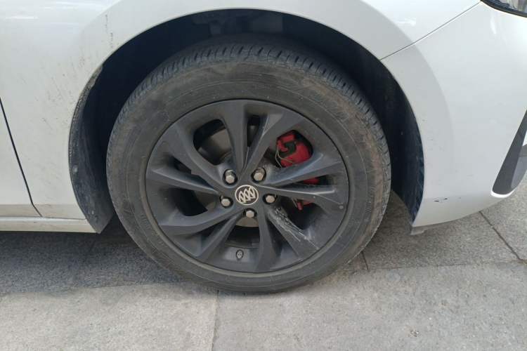Used Buick Verano 2023 Pro GS Hunter Wind Edition Right Front Wheel Hub