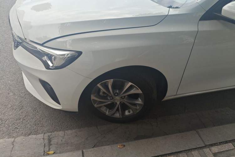 Used Buick Verano 2023 Pro Enjoyment Edition Right Front Wheel Hub