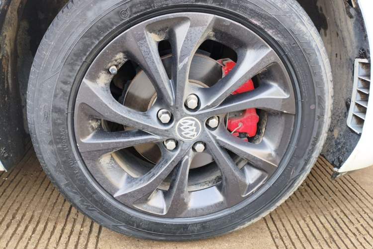 Used Buick Verano 2023 Pro GS Hunter Wind Edition Right Front Wheel Hub